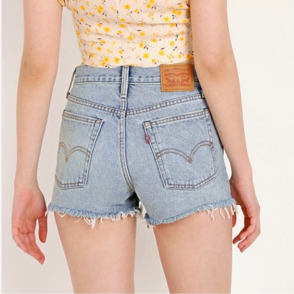 Levi’s Wedgie Straight 4” Shorts, Size 25